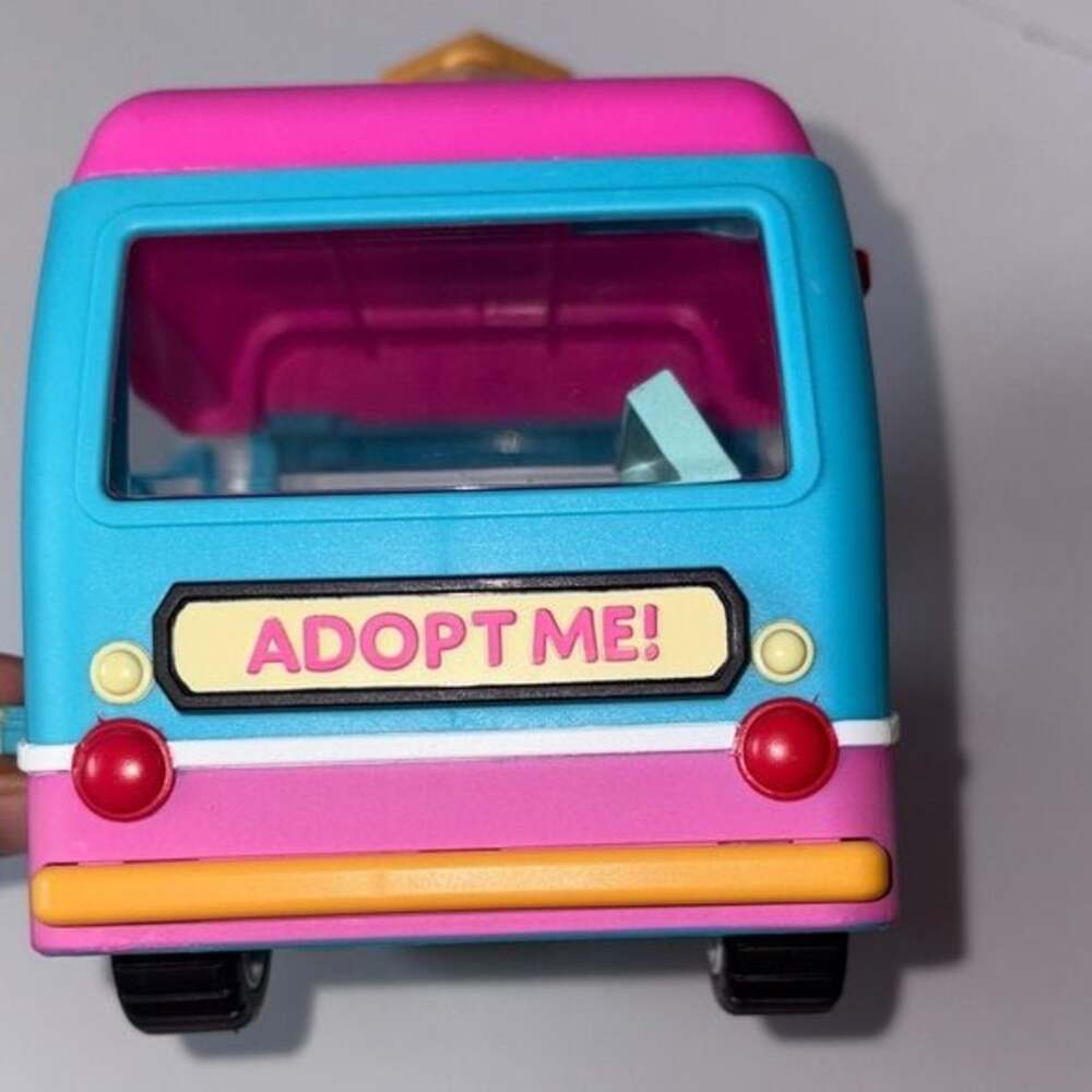 Roblox Adopt Me Ice Cream Truck + Pets Bundle - Lights/Music - Bee/Unicorn/Snowm - Picture 6 of 11